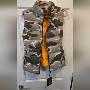 Mackage gisela quilted down vest Nwt Sz M reversible